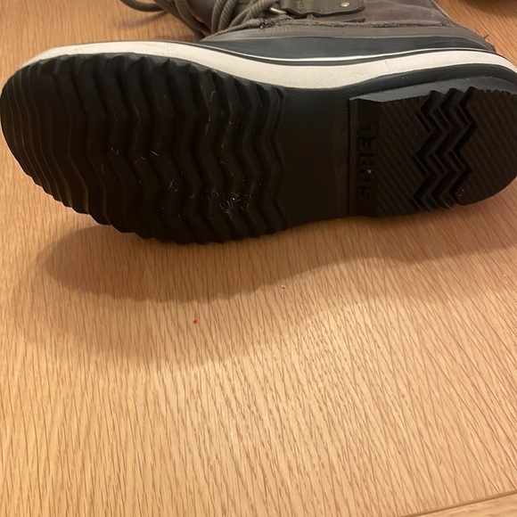 Sorel boots worn twice! - Picture 3 of 6